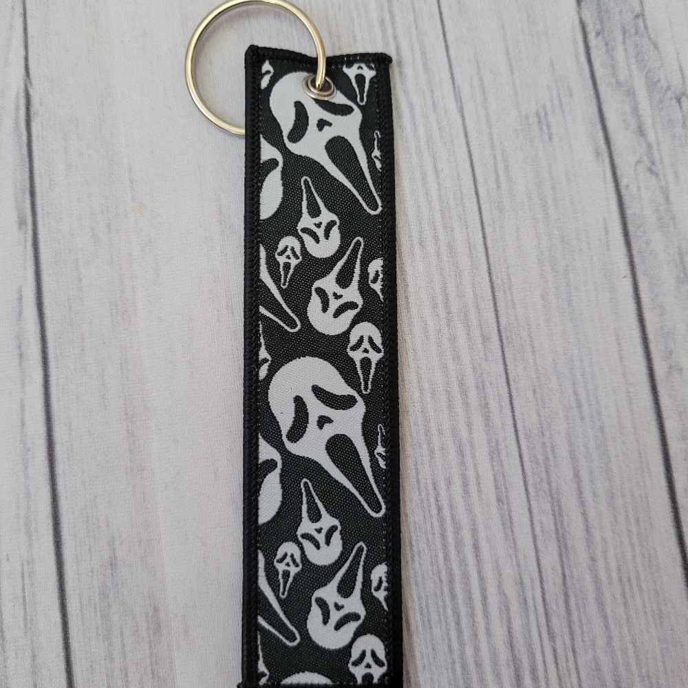 Scream Ghostface Horror Embroidered Keychain - Picture 2 of 2